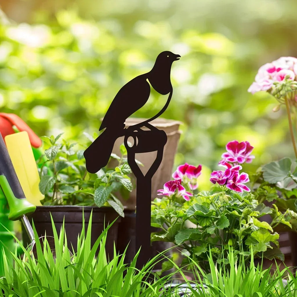 HELLOYOUNG Rustic Garden Decoration Bird on A Spade Metal Statue Outdoor Patio Decoration Yard Metal Sign Garden Party Decor Gif
