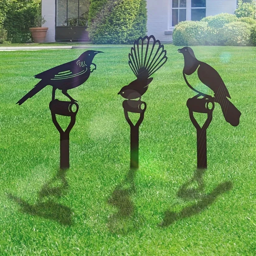 HELLOYOUNG Rustic Garden Decoration Bird on A Spade Metal Statue Outdoor Patio Decoration Yard Metal Sign Garden Party Decor Gif